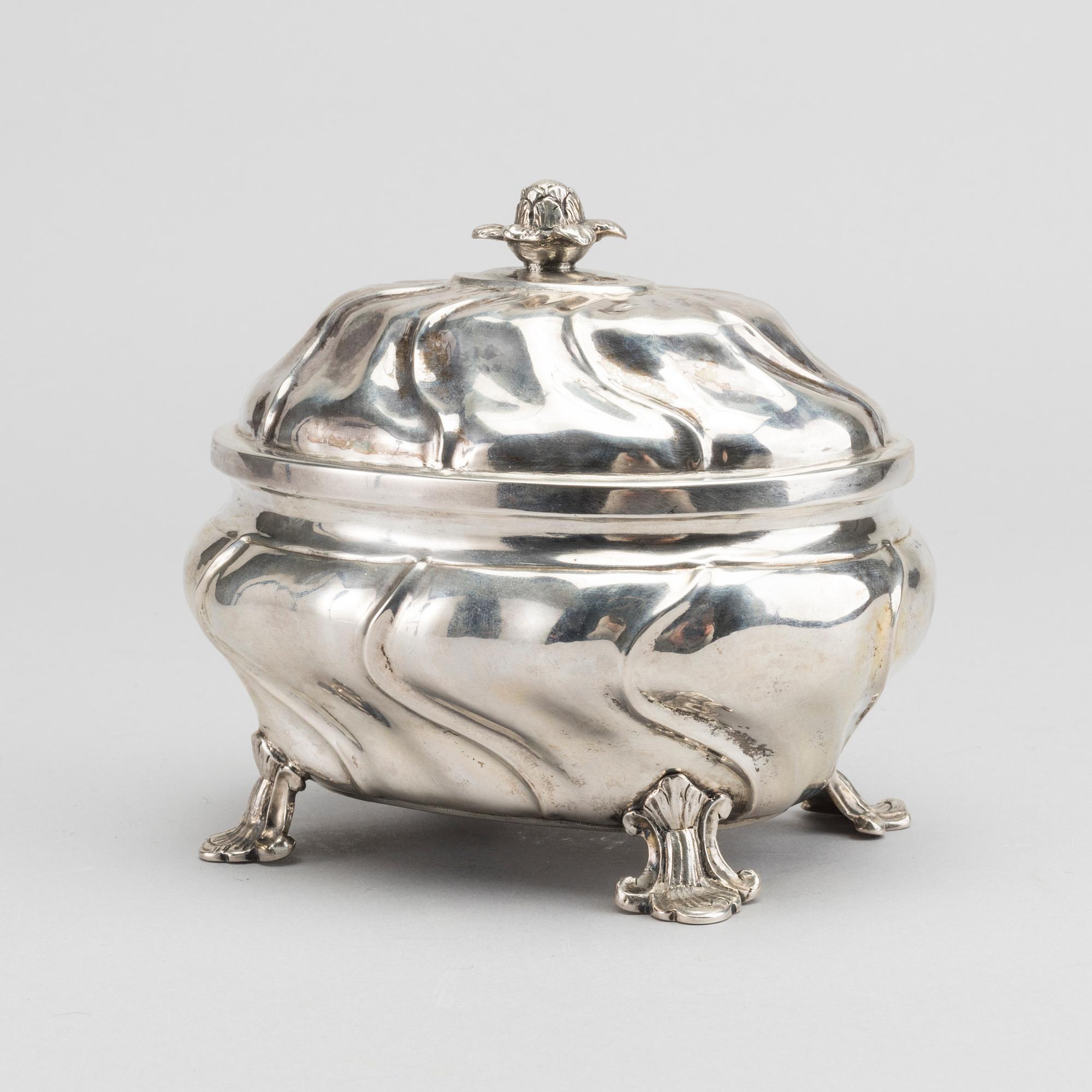 A Swedish 18th century silver sugar bowl, mark of F Sehl the younger Stockholm 1759 weight ca 303 gr.
