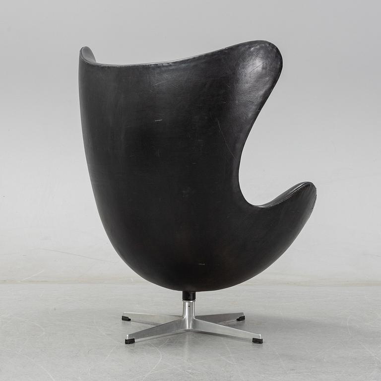 ARNE JACOBSEN, A easy chair "Egg chair" designed for Fritz Hansen, Denmark.