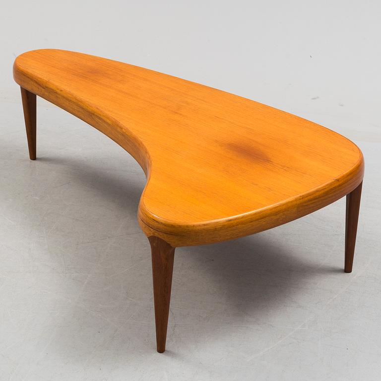A coffee table by JOHANNES ANDERSEN, soffbord, "Capri", Trensum.