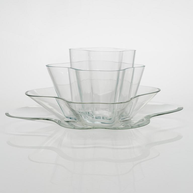 Alvar Aalto, glasskulptur, "Aalto-blomman", 4 delar, signerade Alvar Aalto och Alvar Aalto Iittala 99/1991.
