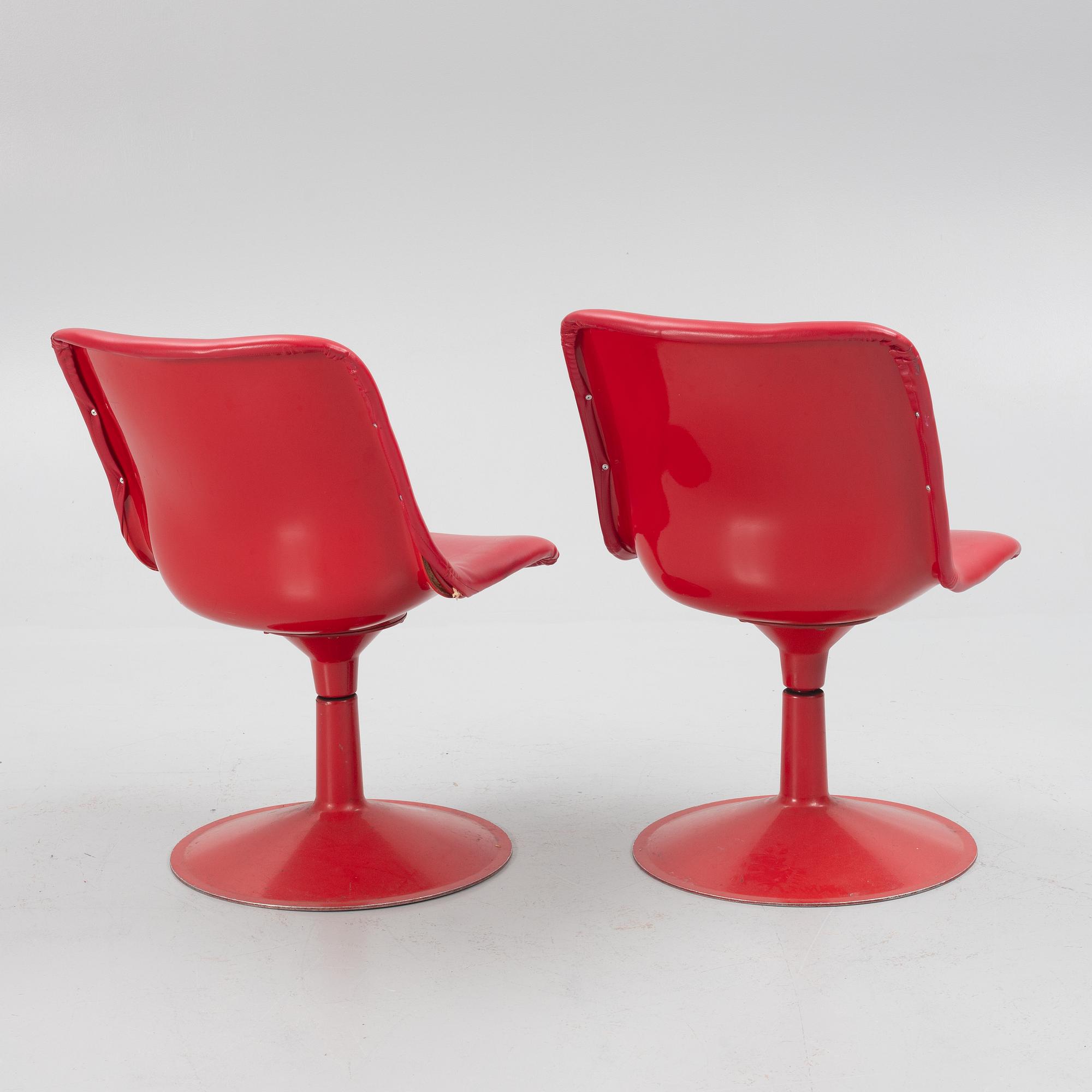 Yrjö Kukkapuro, a "Saturnus" table and two chairs, Haimi, Finland, 1970's.