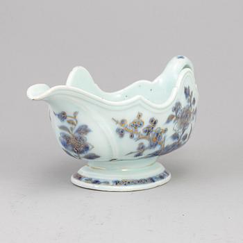 A blue and white export porcelain saucer, Qing dynasty, Qianlong (1736-95).