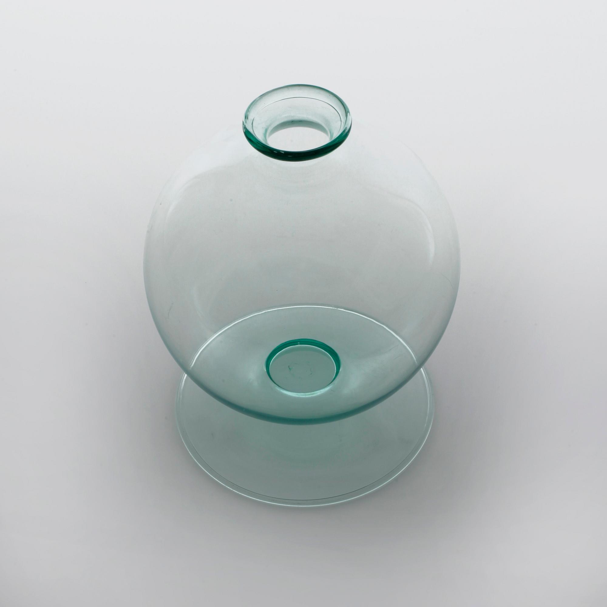 A glass vase, possibly by Napoleone Martinuzzi or Vetorio Zecchin, MVM Cappellin Murano, first half of the 20th century.