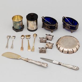 SAMLING SILVER OCH NYSILVER, 16 dlr, bl.a. Gustaf Folcker, Stockholm, 1849 och Garrard & Co, London, 1907.