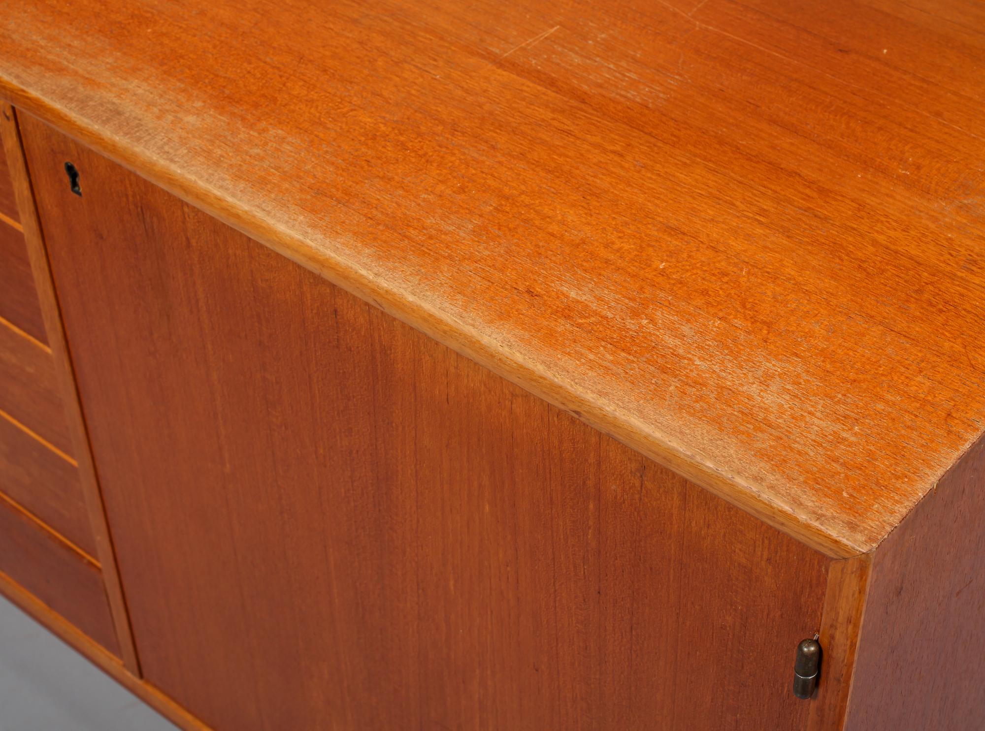 SIDEBOARD, 1900-talets tredje kvartal.