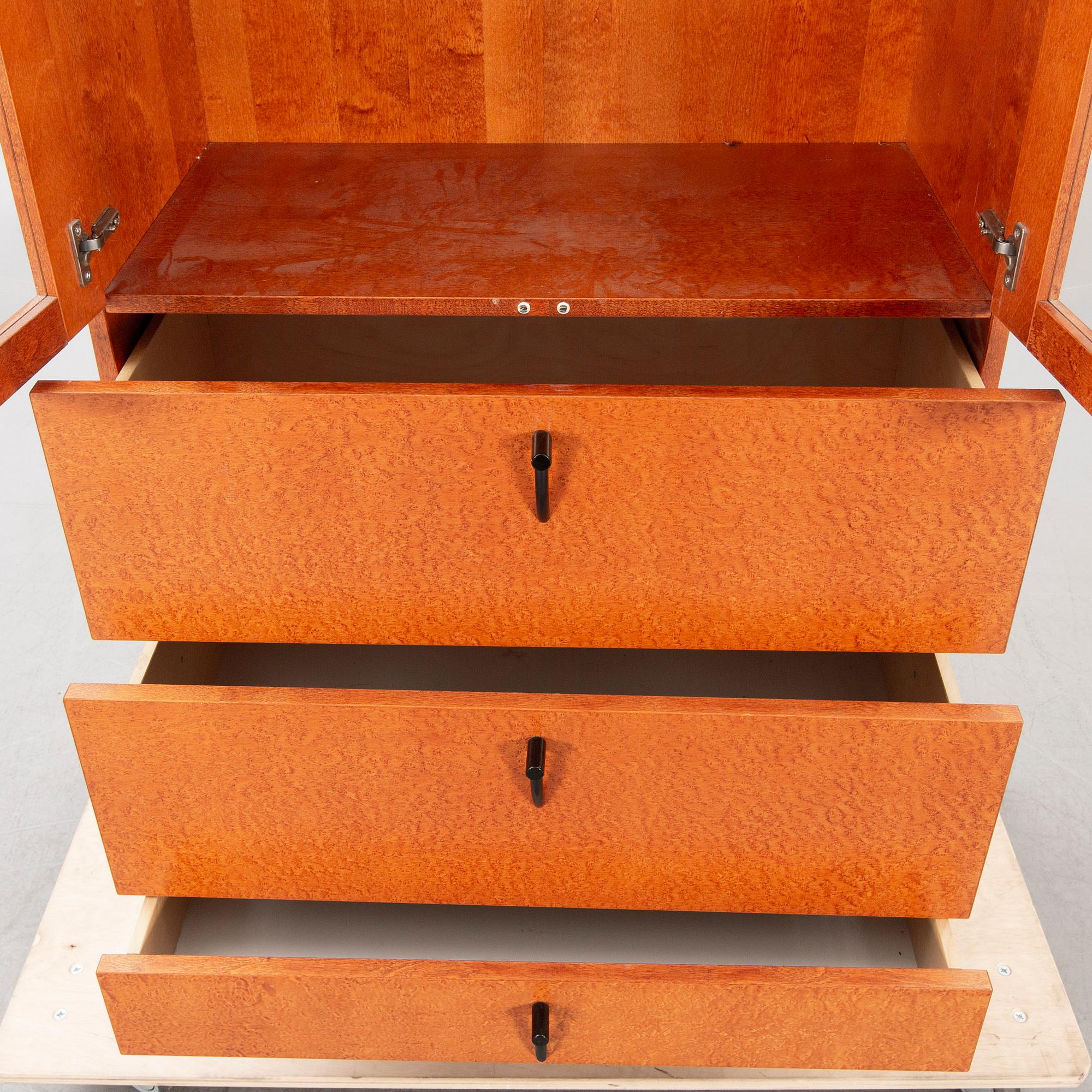 Rose Marie Elling, a Tintomara display cabinet Fröseke Form 1989.