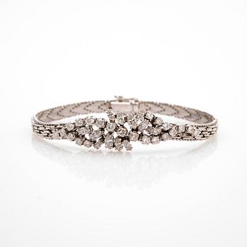 Bracelet, 18K white gold with cabochon-cut and brilliant-cut diamonds.