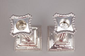 LJUSSTAKAR, ett par, silver, London, England 1896.