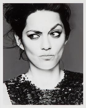 JAN WELTERS, modefotografi av Marion Cotillard, numrerat 2/5 och signerat a tergo.