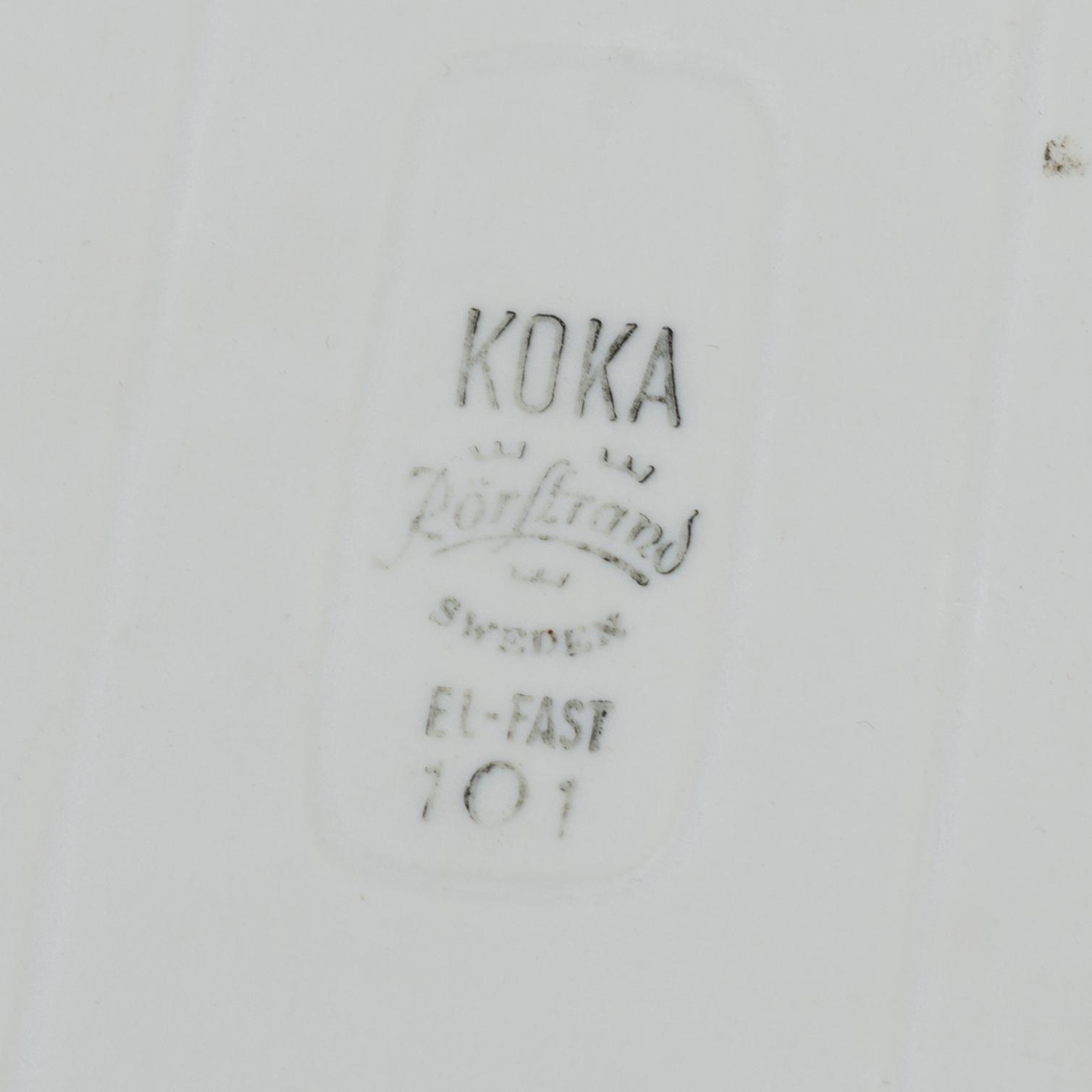 HERTHA BENGTSSON, servisdelar, 24 delar porslin, "Koka blå", Rörstrand, i produktion 1956-1988.