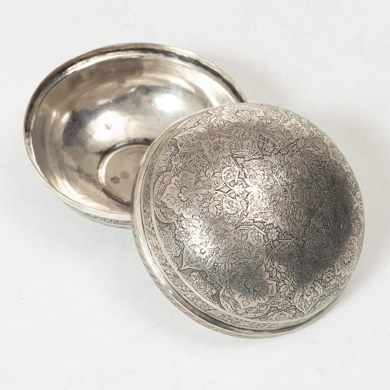 A mid 2oth century Persian silver box, mid-20th century. Total weight 189 grams.