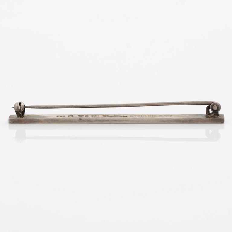 Wiwen Nilsson, brosch med monogramgravyr, sterlingsilver, Lund 1949.