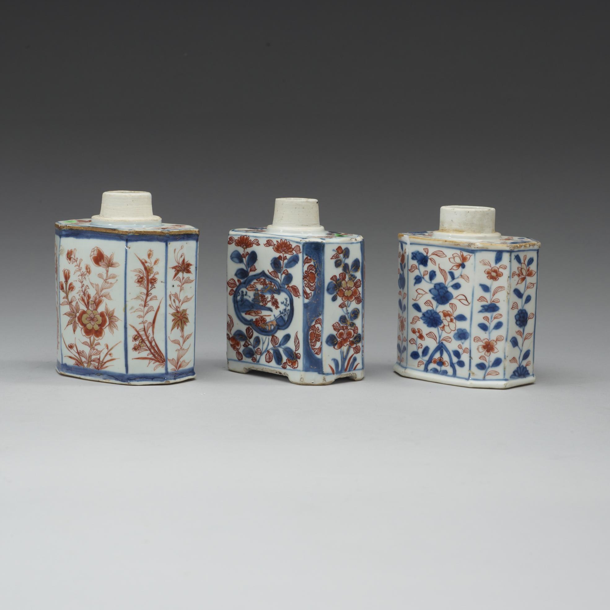 TEDOSOR, tre stycken, porslin. Qing dynastin, Kangxi (1662-1722).