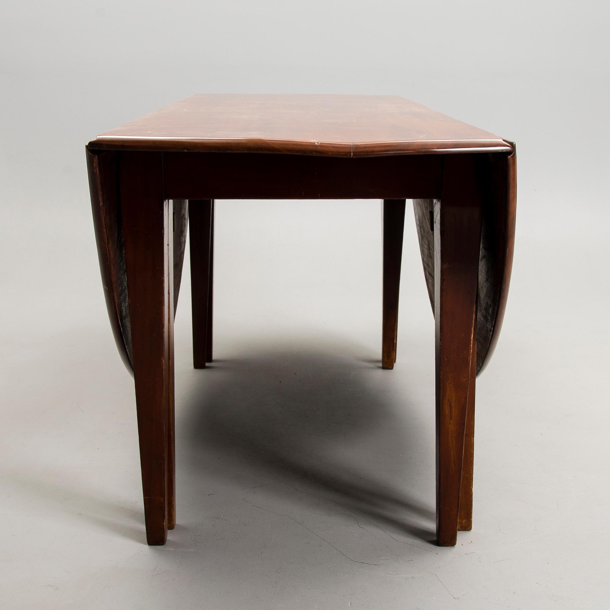 RUOKAPÖYTÄ / KLAHVIPÖYTÄ, 1800-luvun loppu.