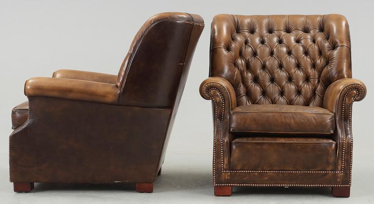 FÅTÖLJER, ett par, chesterfield-modell, 1900-talets andra hälft.