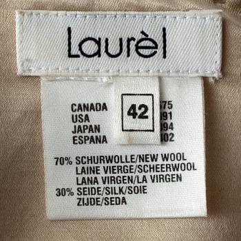 LAURÈL, a wool and silk gold shimmering dress.