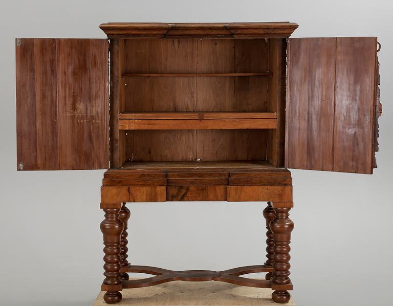 SKÅP, delvis barock och 1700-tal.