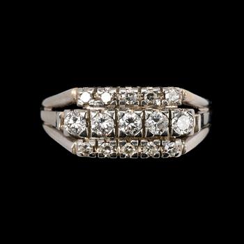 RING, 18k vitguld med briljantslipade diamanter, tot 0.49 ct enl inskription.