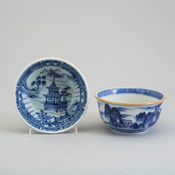 Two blue and white bowls, Qing dynasty, 18th Century.