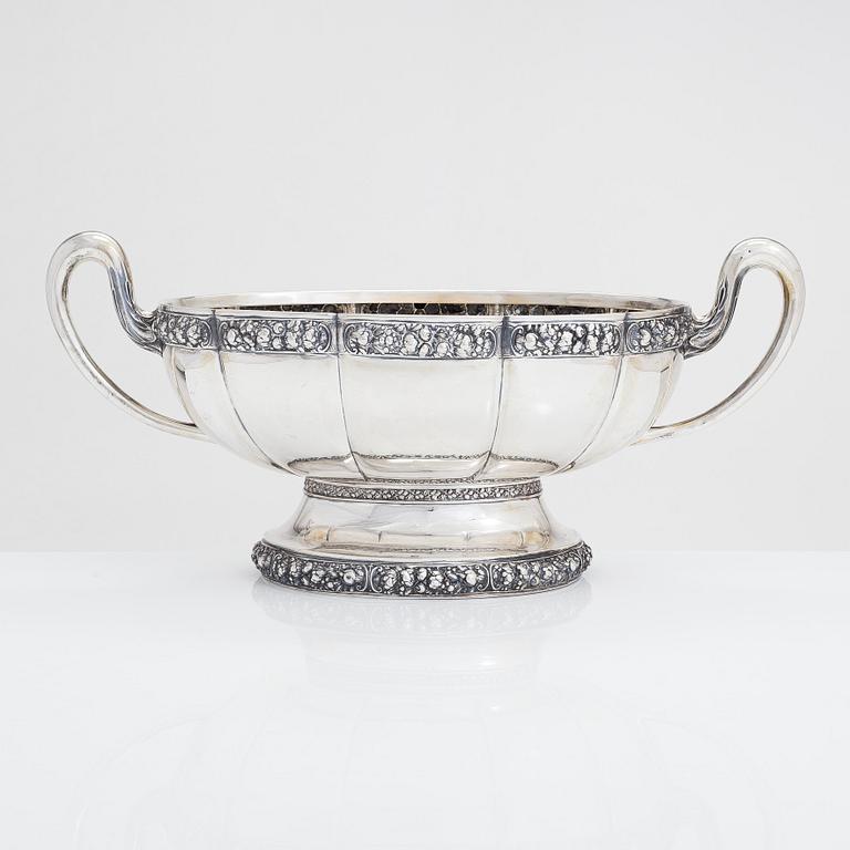 Praktskål, silver, finska stämplar, 1900-talets första hälft.