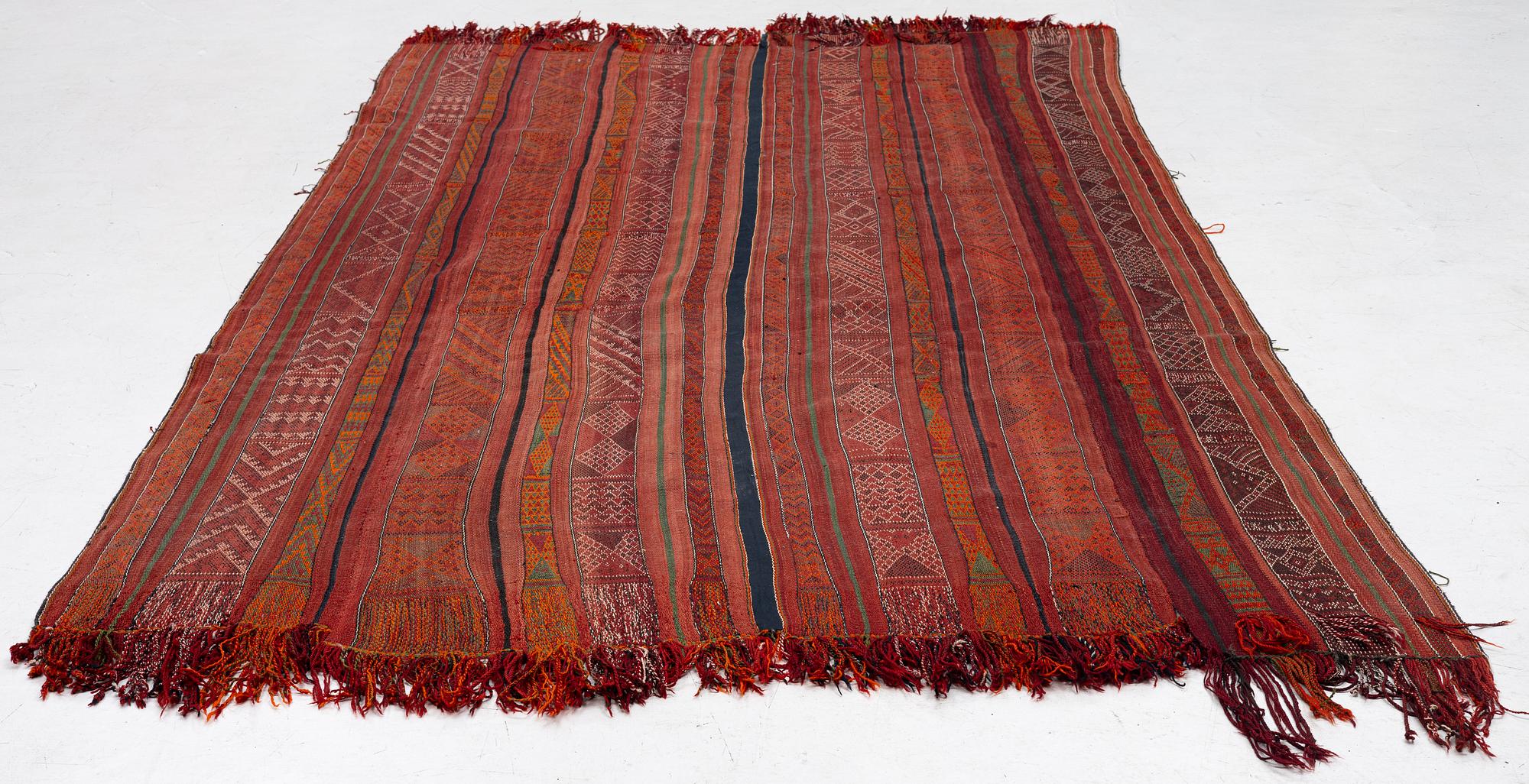 Kelim, approx. 340 x 180 cm.