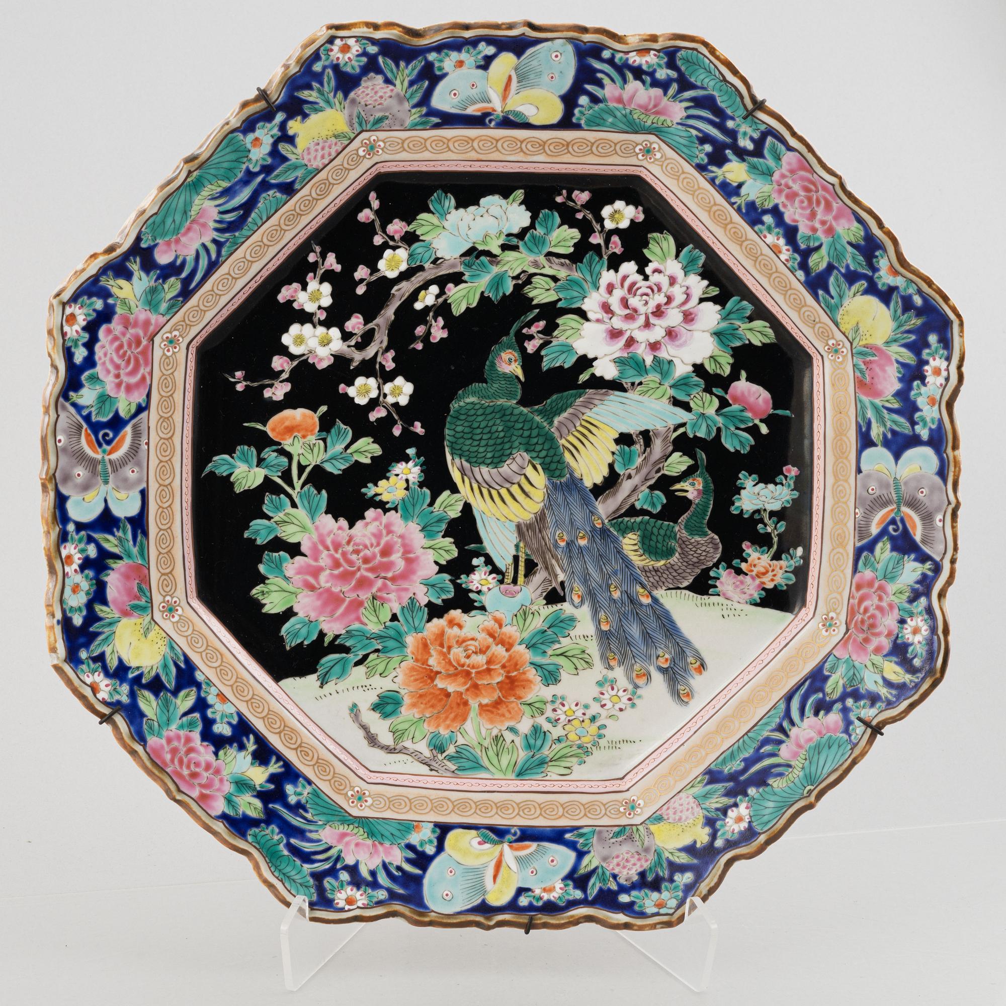 Praktfat, porslin, Japan, 1900-talets första hälft/mitt.