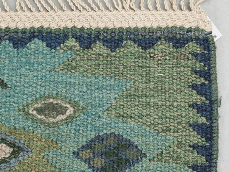 CARPET. "Tånga grön". Tapestry weave. 348 x 251 cm. Signed AB MMF BN (AB Märta Måås-Fjetterström, Barbro Nilsson).