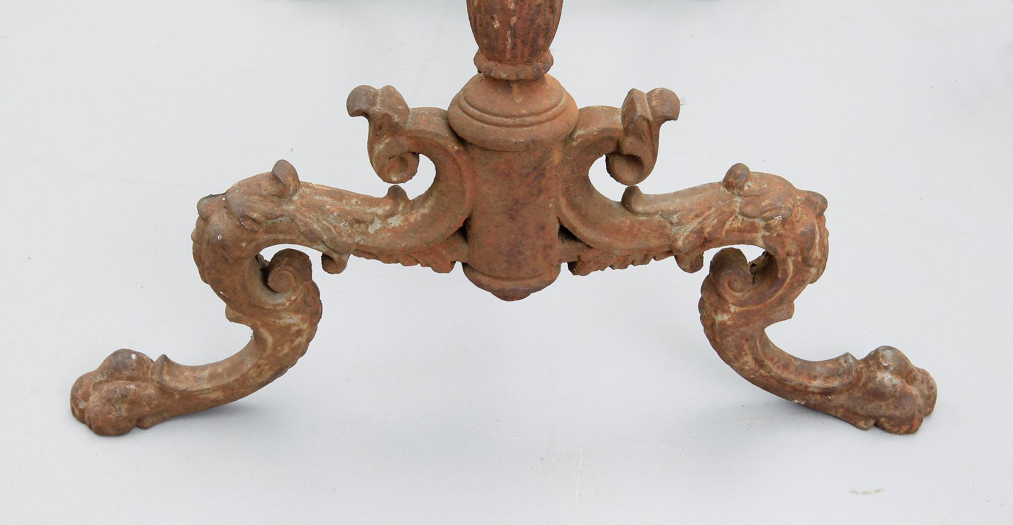 BORDSUNDERREDE, gjutjärn, 1800-talets slut.