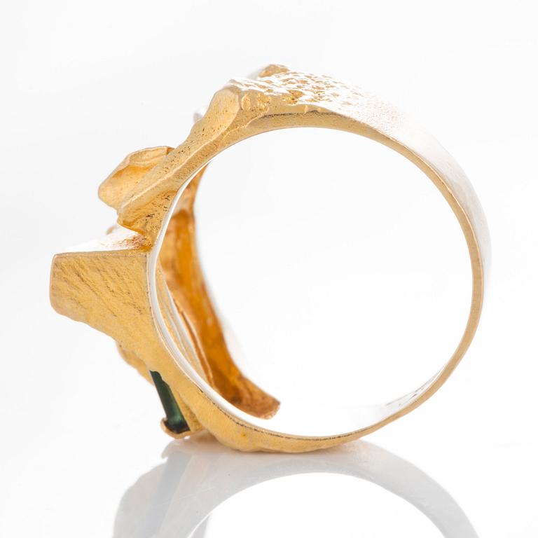 A Björn Weckström ring "Tourmaline Bridge" in 18K gold set with a green tourmaline.