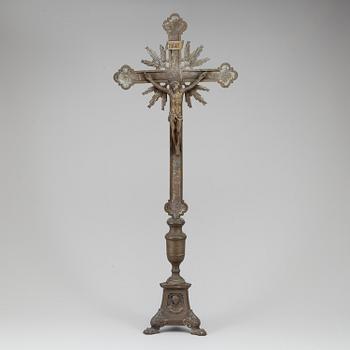 A bronze crucifix, 18th/19th century.