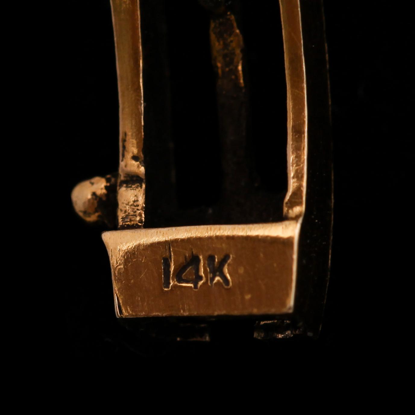 ARMBAND, 14K guld och opaler, 1900-talets mitt. Total vikt ca 19 g.