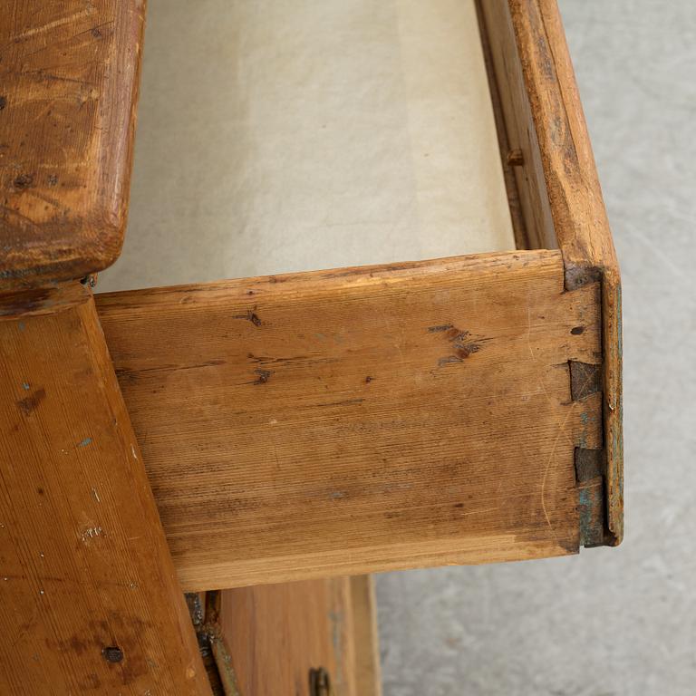 Cabinet, 18th century.