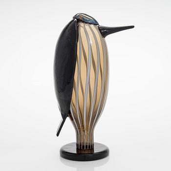 Oiva Toikka, a "Butler" glass bird, signed O. Toikka Iittala.