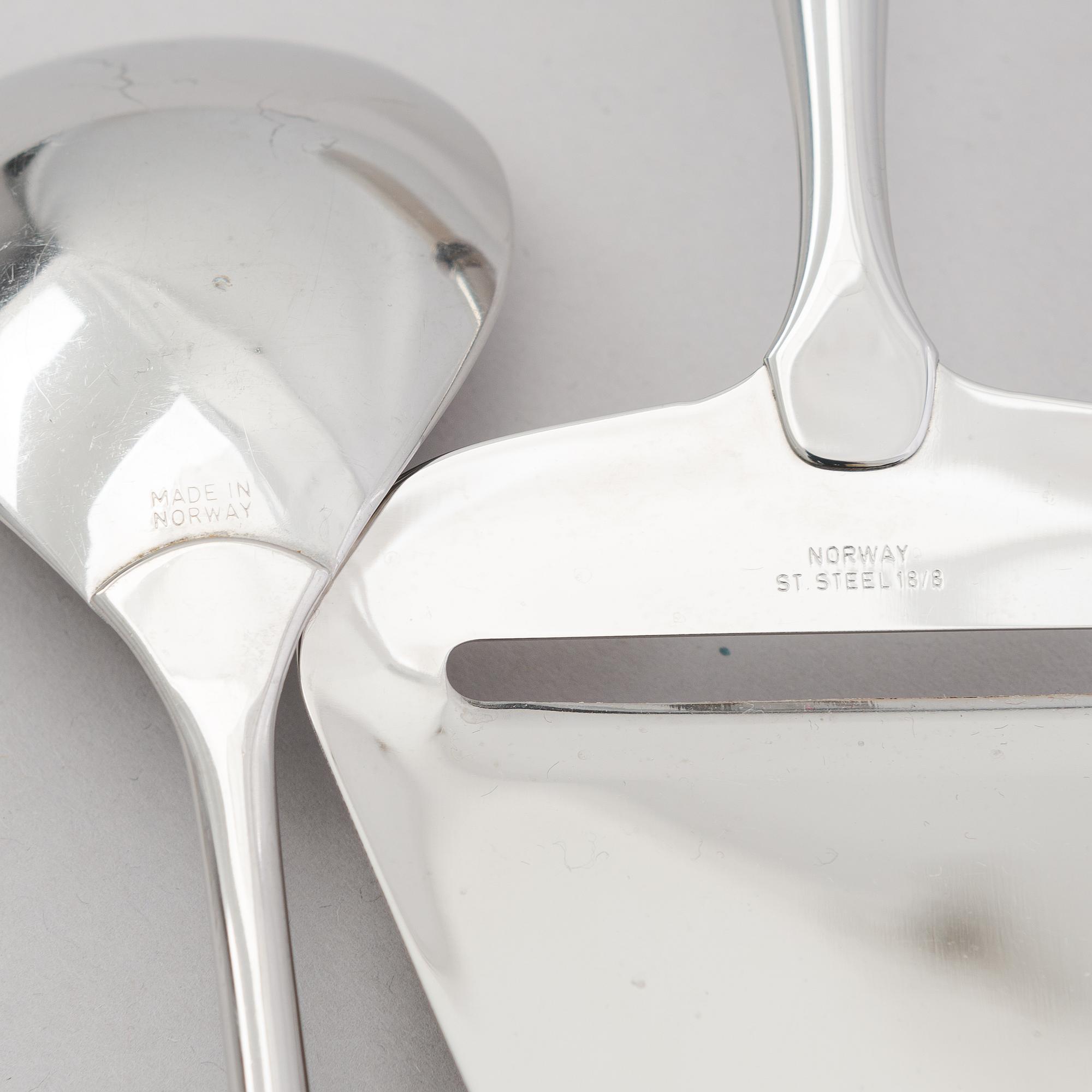 Bestickuppsättning, 38 dlr, silver, "Suomi"-serien, Kultateollisuus, Åbo 1975-93.
