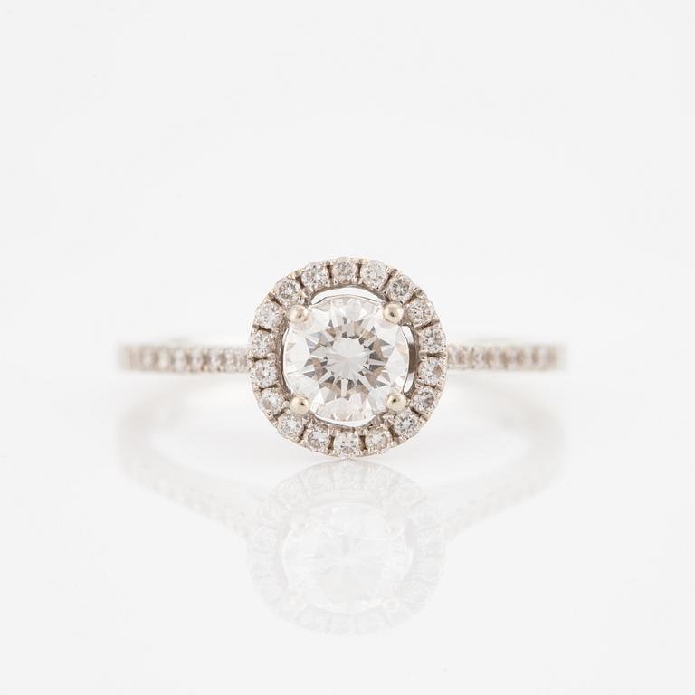 Ring in 18K white gold with brilliant-cut diamonds.