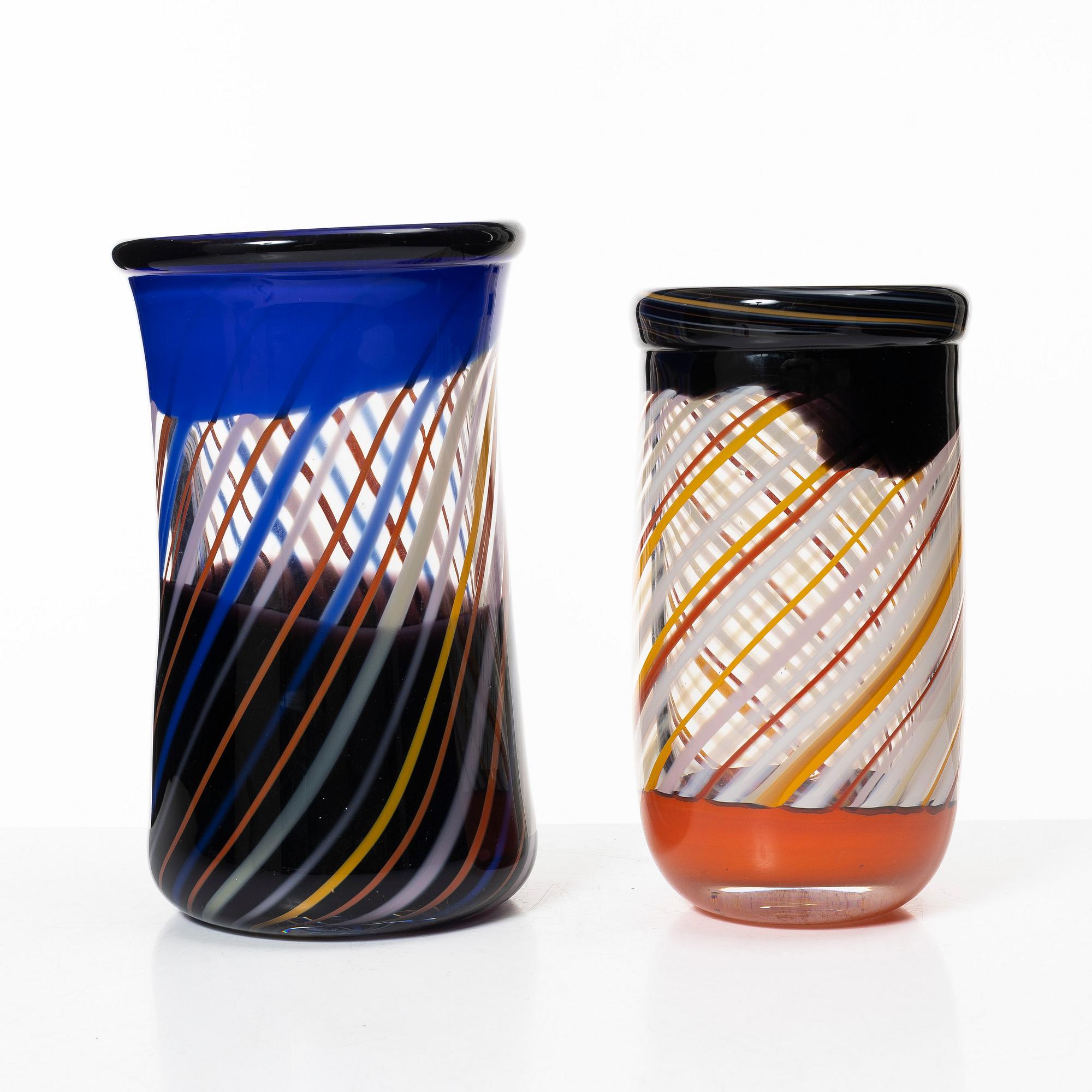 Erik Höglund, vaser, 2 st, Studioglas, Strömbergshyttan, 1988-89.