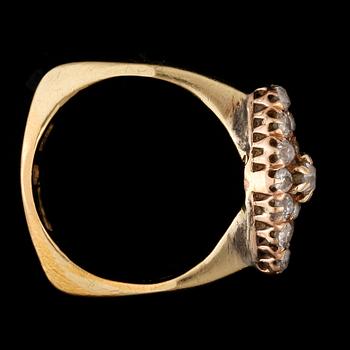 RING, guld 18K, diamanter, otydliga stämplar, Sverige. Vikt ca 5 gram.