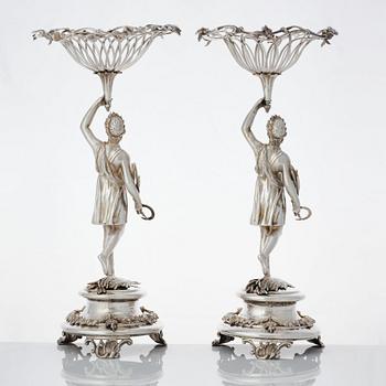 A matched pair of Swedish 19th century silver bowls, Gustaf Möllenborg, Stockholm 1832.