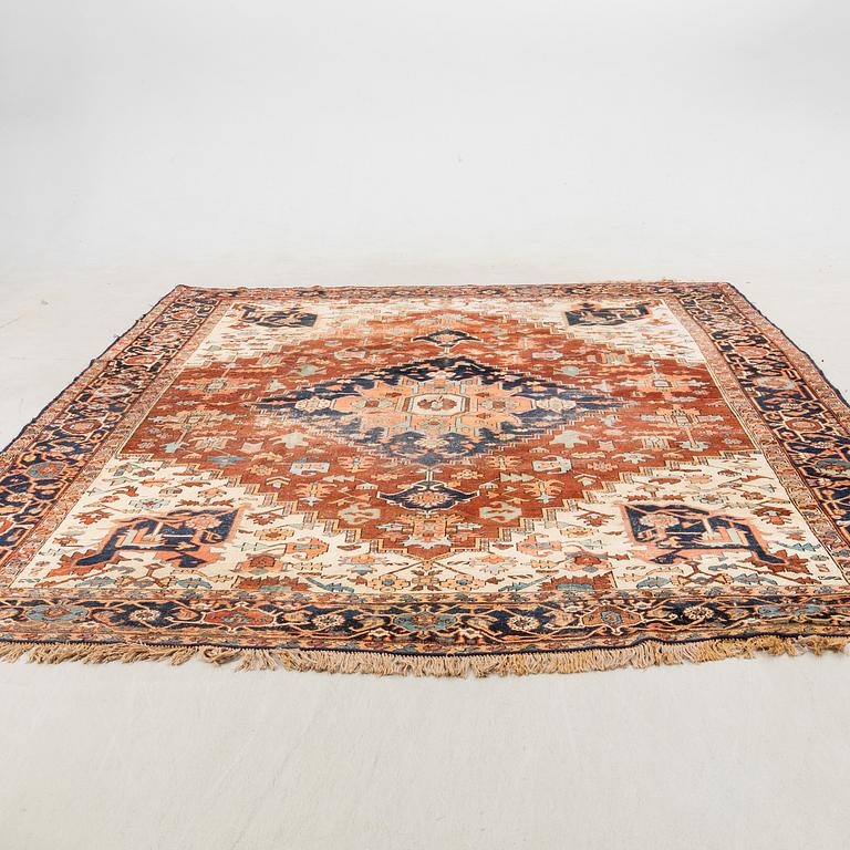 Heriz carpet semi-antique/antique approximately 384x300 cm.
