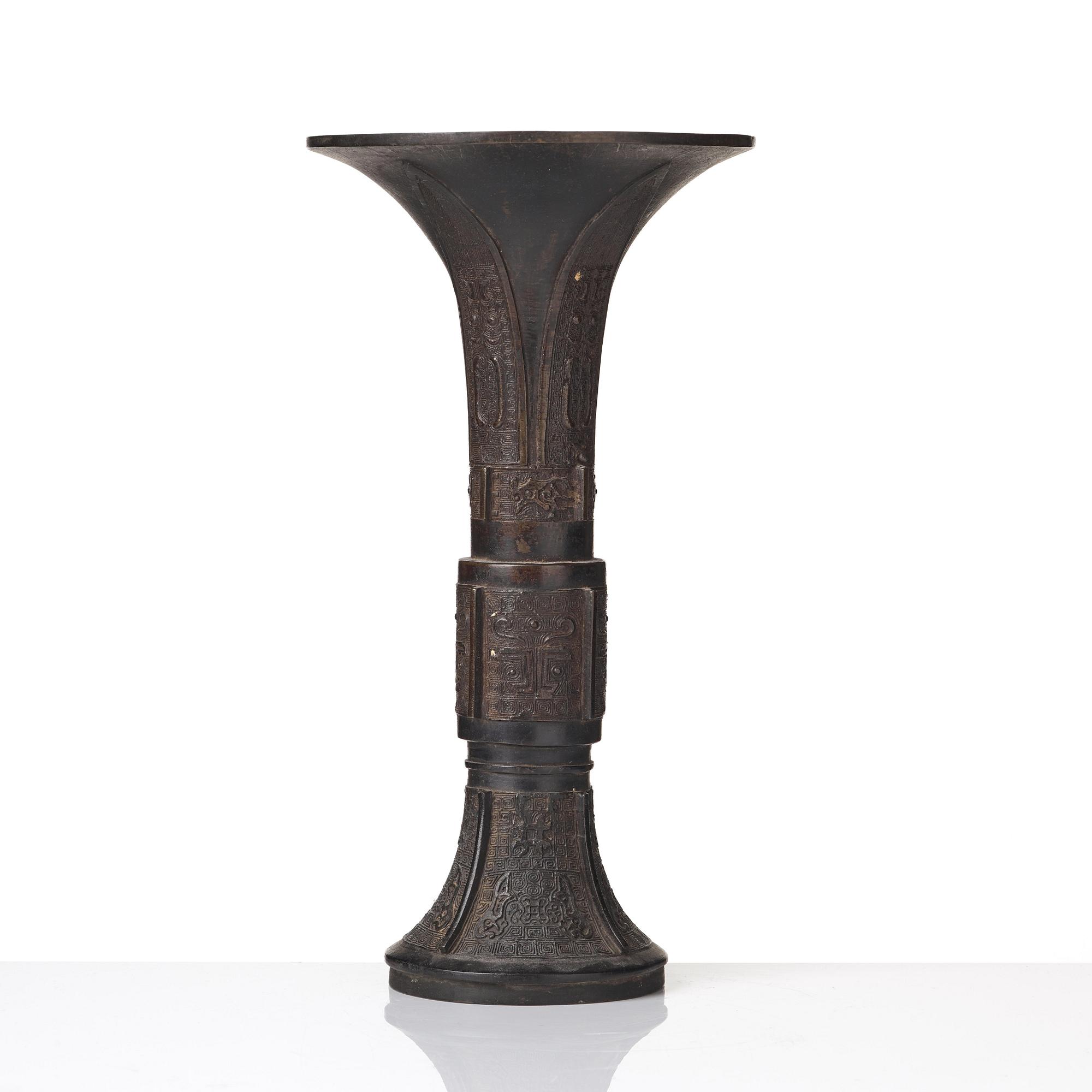 A bronze ritual wine vessel (gu), presumably late Mingdynasty (1368-1644).