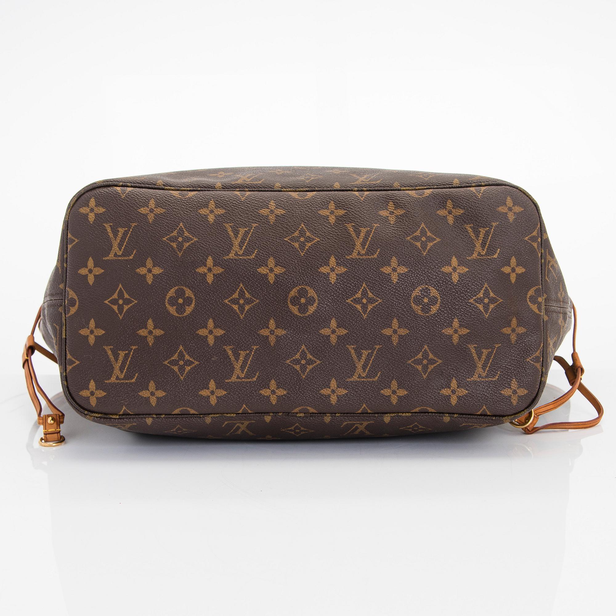 Louis Vuitton, a Monogram Canvas 'Neverfull MM' bag.