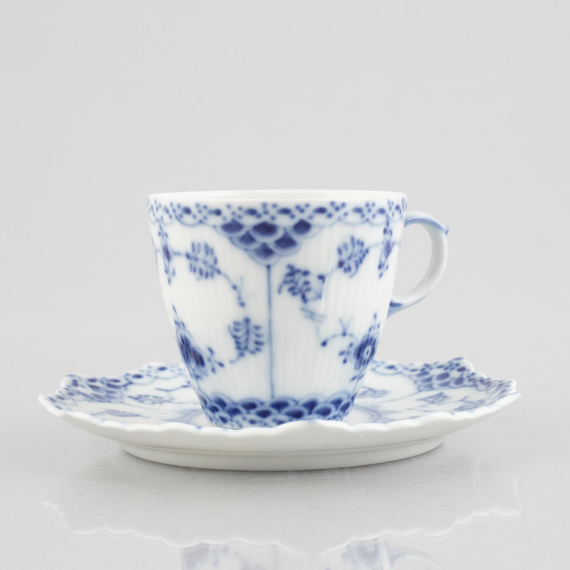 13 half lace "Musselmalet" porcelain coffee cups with saucers, Royal Copenhagen, Denmark.