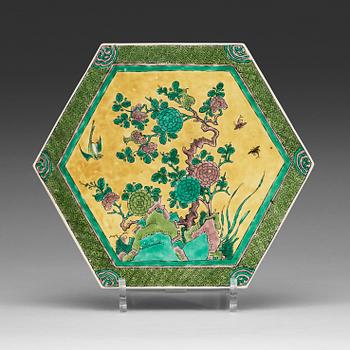 163. A famille verte stand, Qing dynasty, Kangxi (1662-1722).