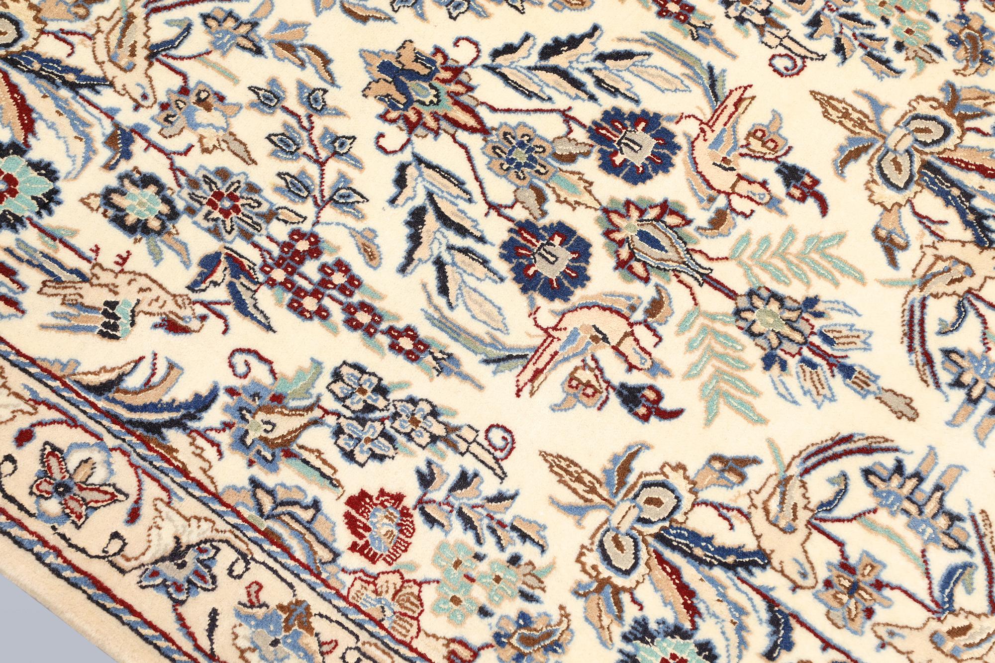 A part silk runner, Nain, so-called 9LAA approx. 390 x 94 cm.