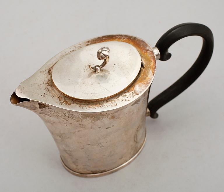 KAFFEKANNA, silver, CG Hallberg, Stockholm 1935. Vikt ca 428 g.