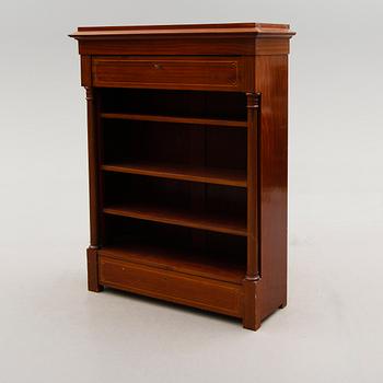 BOKHYLLA, Karl Johansstil, 1900-talets första hälft.