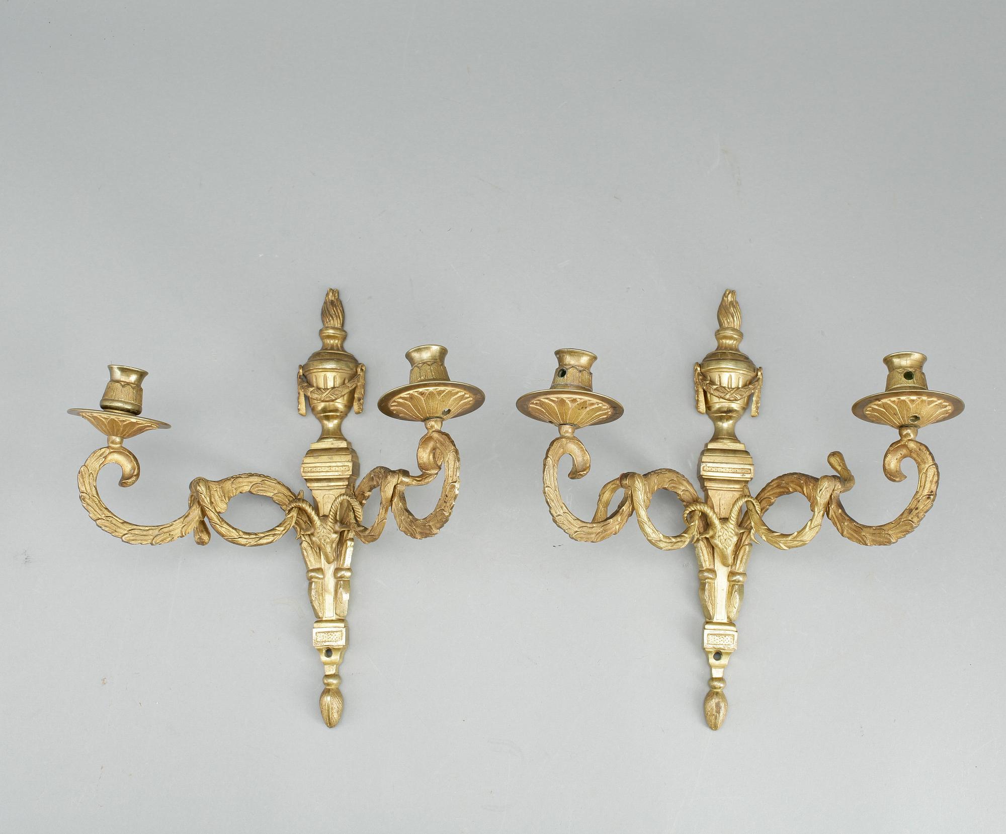 VÄGGAPPLIQUER, ett par, mässing Louis XVI-stil, 1900-talets andra hälft.