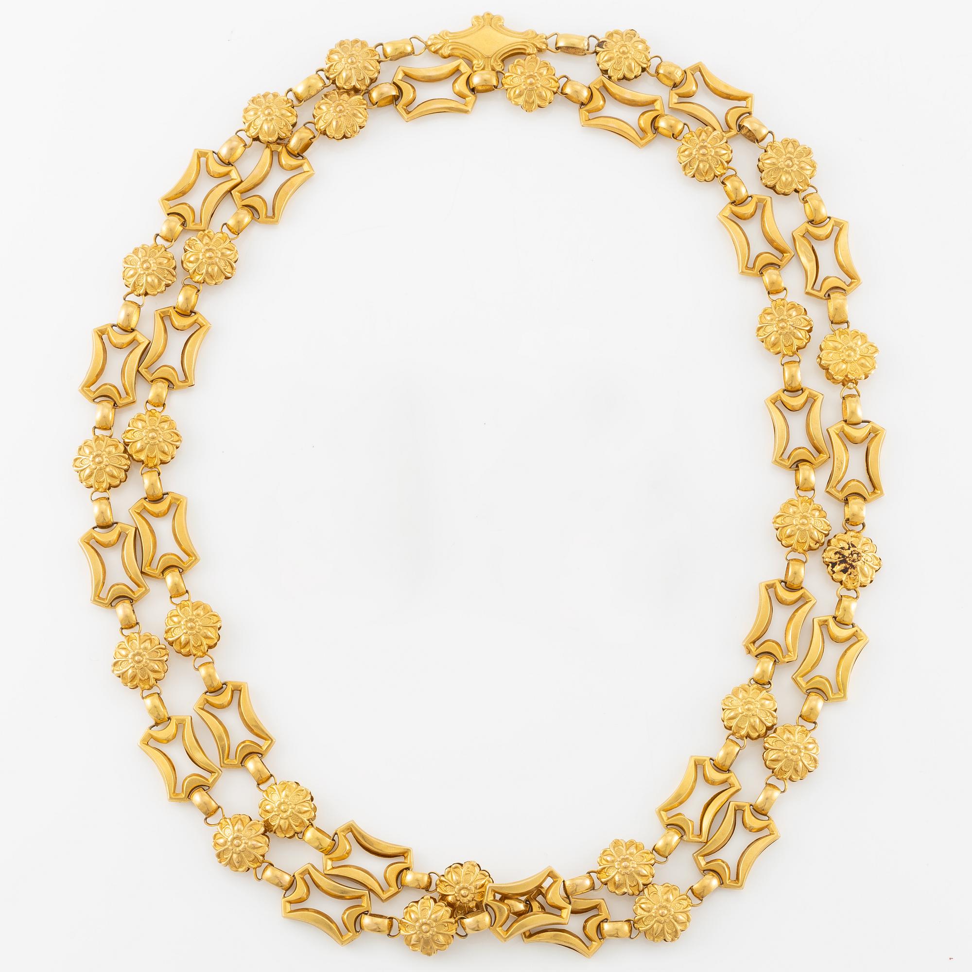 A necklace and a pair of earrings 18K gold, 19th century.