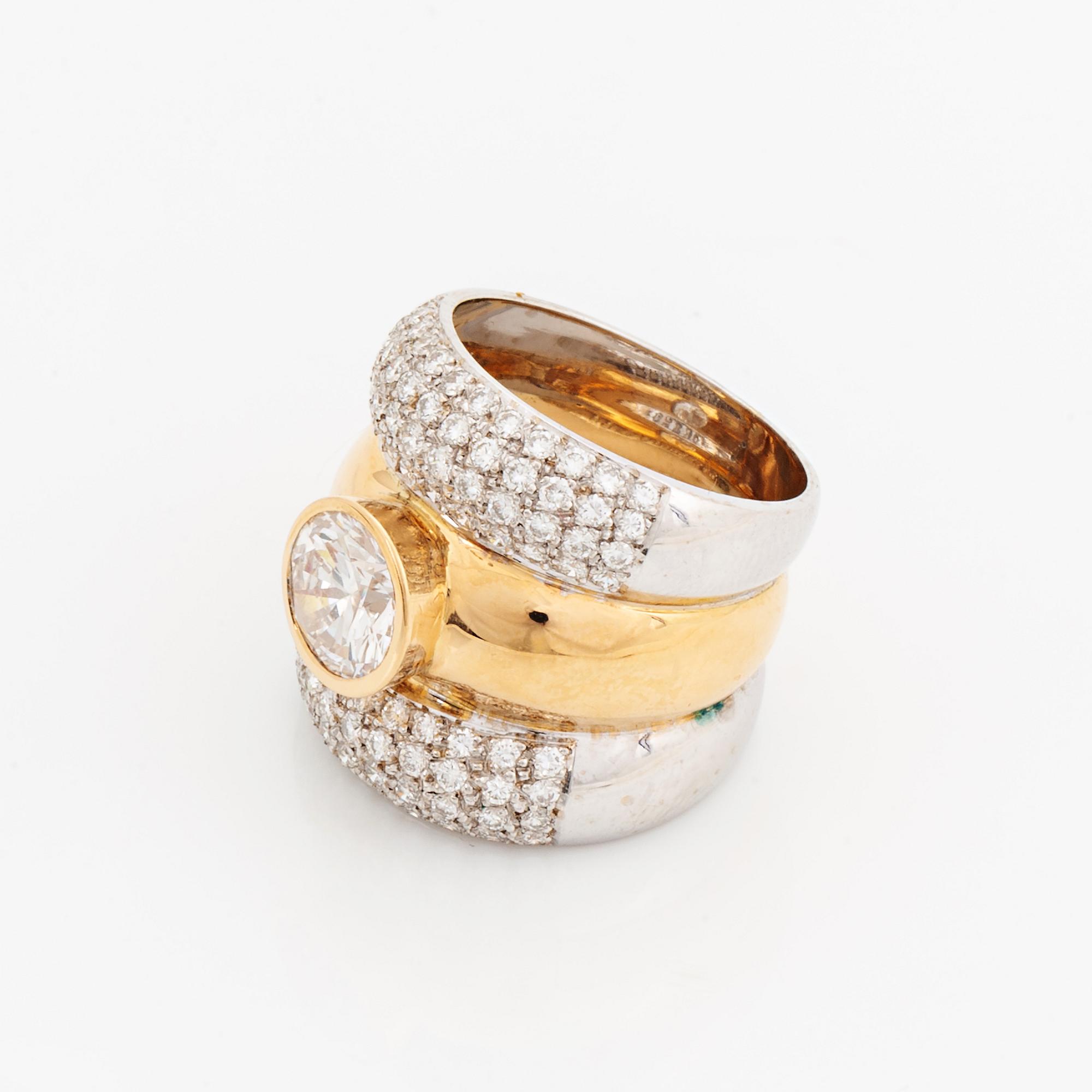 Ring med briljantslipade diamanter.