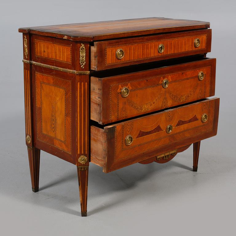 BYRÅ, gustaviansk stil, 1800-tal.
